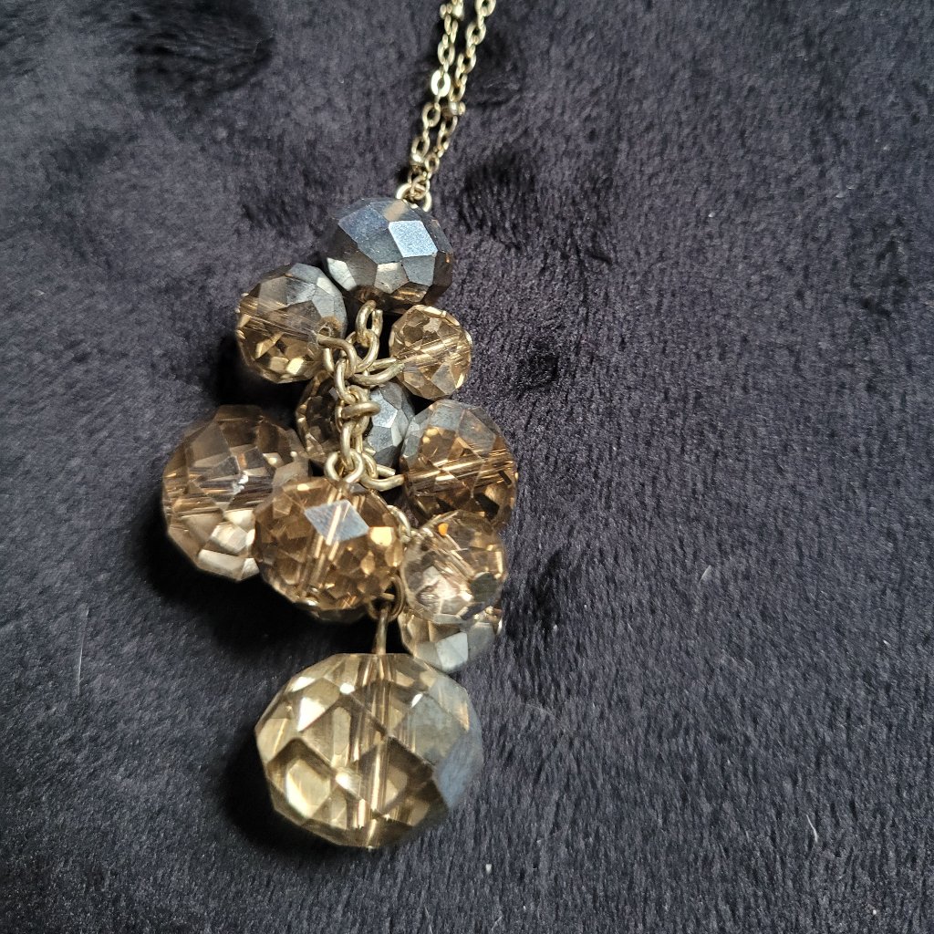 26 Chain Necklace With Gold Ball Pendants 12$